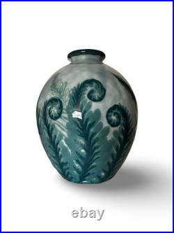 Vase Camille Tharaud modèle Fougères en porcelaine de Limoges