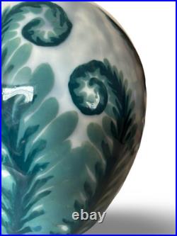 Vase Camille Tharaud modèle Fougères en porcelaine de Limoges