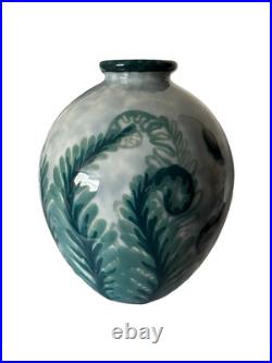 Vase Camille Tharaud modèle Fougères en porcelaine de Limoges