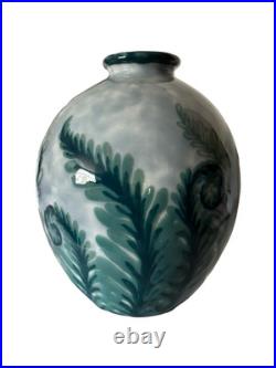 Vase Camille Tharaud modèle Fougères en porcelaine de Limoges