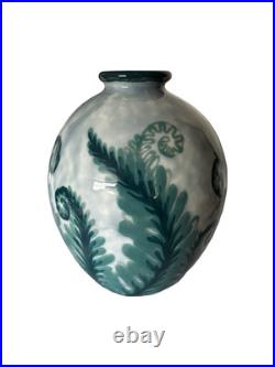 Vase Camille Tharaud modèle Fougères en porcelaine de Limoges