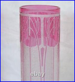 Vase Cylindre En Cristal De Baccarat Fond Givre Couleur Rouge Degage Acide