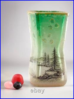 Vase Daum Nancy circa 1900 Verre sablé & camée, paysage, dégradé vert vif