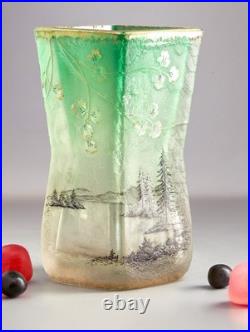 Vase Daum Nancy circa 1900 Verre sablé & camée, paysage, dégradé vert vif