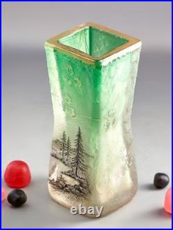 Vase Daum Nancy circa 1900 Verre sablé & camée, paysage, dégradé vert vif