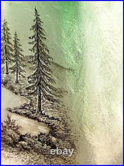 Vase Daum Nancy circa 1900 Verre sablé & camée, paysage, dégradé vert vif
