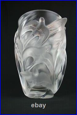 Vase En Cristal Par Lalique Modèle Martinets