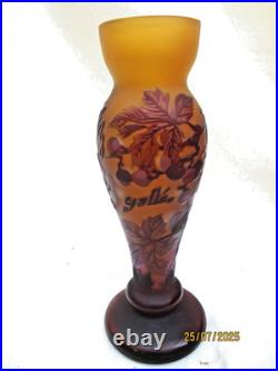 Vase Gallé TIP à Décor floral pampres de vigne dégagé à l'acide