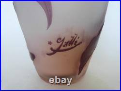 Vase Gallé signature à l'étoile glycine sur fond rose art nouveau Vase Gallé signature à l'étoile glycine sur fond rose art nouveau