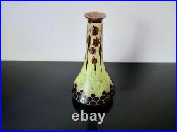 Vase Le Verre Français en verre multicouche dégagé à l'acide. Charles Schneider