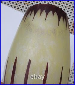 Vase Le Verre Français modèle géométrique du début, signature au berlingot