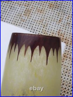 Vase Le Verre Français modèle géométrique du début, signature au berlingot