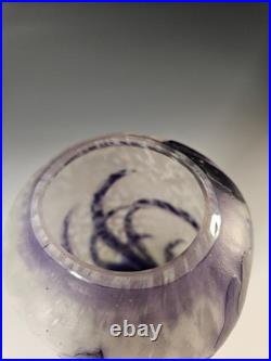 Vase Muller Frères Lunéville Iris violets Verre camé dégagé à l'acide 24 cm