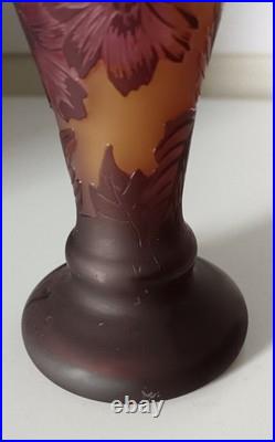 Vase Pâte de Verre Gravé à l'Acide Signé Gallé Tip Décor Foral Haut 20 cm