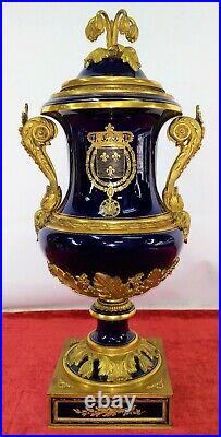 Vase. Porcelaine De Sevres Cobalt. Bronze. Pour La Maison De Bourbon. France. XIX