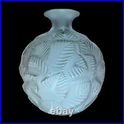 Vase Rene Lalique Ormeaux verre translucide pariellement dépoli 984 1926