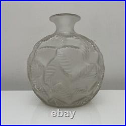 Vase Rene Lalique Ormeaux verre translucide pariellement dépoli 984 1926