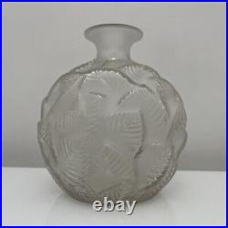 Vase Rene Lalique Ormeaux verre translucide pariellement dépoli 984 1926