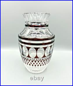 Vase Val Saint Lambert cristal taillé de couleur prune, rouge rubis
