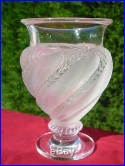 Vase Verre Lalique Modele Ermenonville Cristal Satin Decor Tresse Torsade