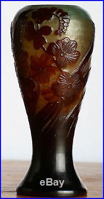 Vase a décor floral E. Gallé Pièce unique gravé a l'acide circa 1890-1900