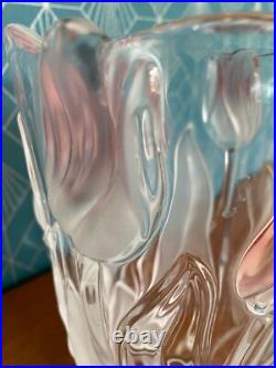Vase ancien, ART DECO, vers 1930, verre moulé opalescent, à décors de tulipes