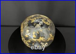 Vase ancien forme boule en verre émaillé et doré, décor floral, vers 1900