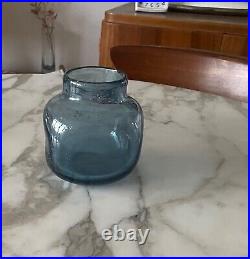 Vase bleu signé Claude Morin en verre soufflé, année 60