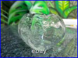 Vase boule en cristal taillé et poli Baccarat 11 cm de H, 14 cm de diamètre Vase boule en cristal taillé et poli Baccarat 11 cm de H, 14 cm de diamètre