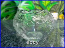 Vase boule en cristal taillé et poli Baccarat 11 cm de H, 14 cm de diamètre Vase boule en cristal taillé et poli Baccarat 11 cm de H, 14 cm de diamètre