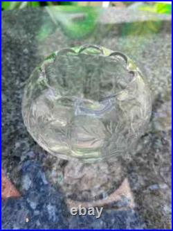 Vase boule en cristal taillé et poli Baccarat 11 cm de H, 14 cm de diamètre Vase boule en cristal taillé et poli Baccarat 11 cm de H, 14 cm de diamètre