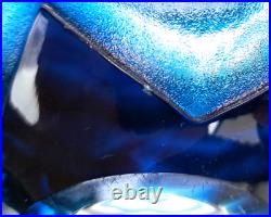 Vase contemporain en cristal overlay bleu acide signé Saint-Louis St océane