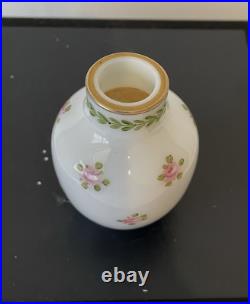 Vase de vitrine en opaline Baccarat -Sevres Vase de vitrine en opaline Baccarat -Sevres