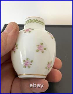 Vase de vitrine en opaline Baccarat -Sevres Vase de vitrine en opaline Baccarat -Sevres