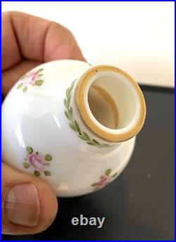 Vase de vitrine en opaline Baccarat -Sevres Vase de vitrine en opaline Baccarat -Sevres