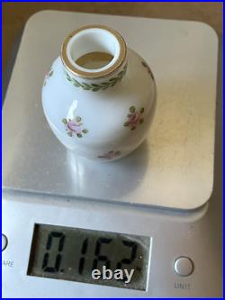 Vase de vitrine en opaline Baccarat -Sevres Vase de vitrine en opaline Baccarat -Sevres
