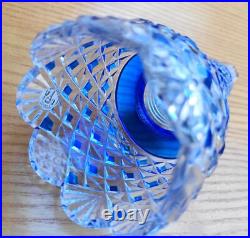 Vase de voiture en cristal taillé et teinté Baccarat, années 30 Vase de voiture en cristal taillé et teinté Baccarat, années 30