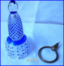 Vase de voiture en cristal taillé et teinté Baccarat, années 30 Vase de voiture en cristal taillé et teinté Baccarat, années 30