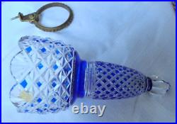 Vase de voiture en cristal taillé et teinté Baccarat, années 30 Vase de voiture en cristal taillé et teinté Baccarat, années 30