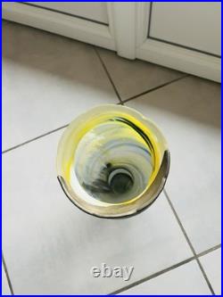 Vase décoratif en verre marbré / marmoréen signé F. Schup sur pied