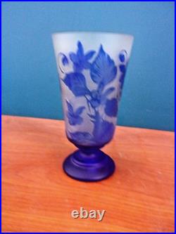 Vase en PÄTE DE VERRE signé GALPEYSI à Motifs floraux liseron dégagés à l'acide