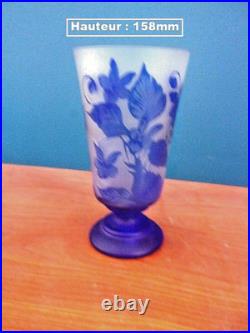 Vase en PÄTE DE VERRE signé GALPEYSI à Motifs floraux liseron dégagés à l'acide