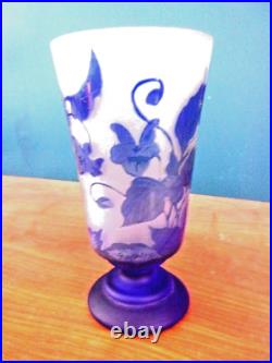 Vase en PÄTE DE VERRE signé GALPEYSI à Motifs floraux liseron dégagés à l'acide