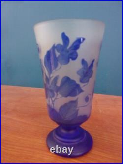 Vase en PÄTE DE VERRE signé GALPEYSI à Motifs floraux liseron dégagés à l'acide