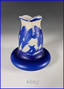 Vase en Verre Art Nouveau signature Richard 12 cm Vase en Verre Art Nouveau signature Richard 12 cm