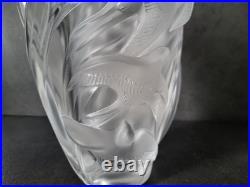 Vase en cristal Lalique france decor d'oiseaux modéle martinets