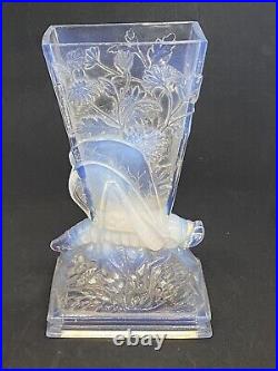 Vase en cristal Opalescent BACCARAT japonisant aux Sauterelles Signé Rare 1878