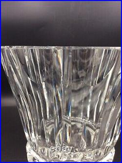 Vase en cristal blanc soufflé taillé signé Saint-Louis Design XXème