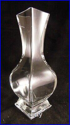 Vase en cristal de Baccarat modèle Lotus