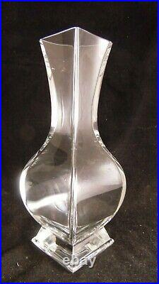 Vase en cristal de Baccarat modèle Lotus